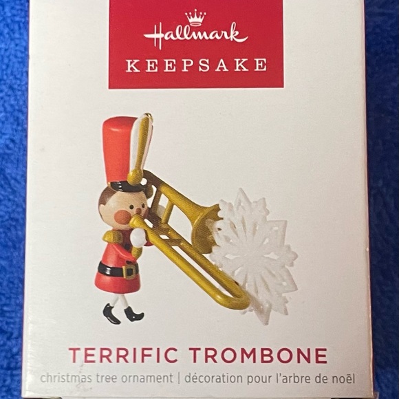 2022 Hallmark Keepsake TERRIFIC TROMBONE ornament - Picture 5 of 8
